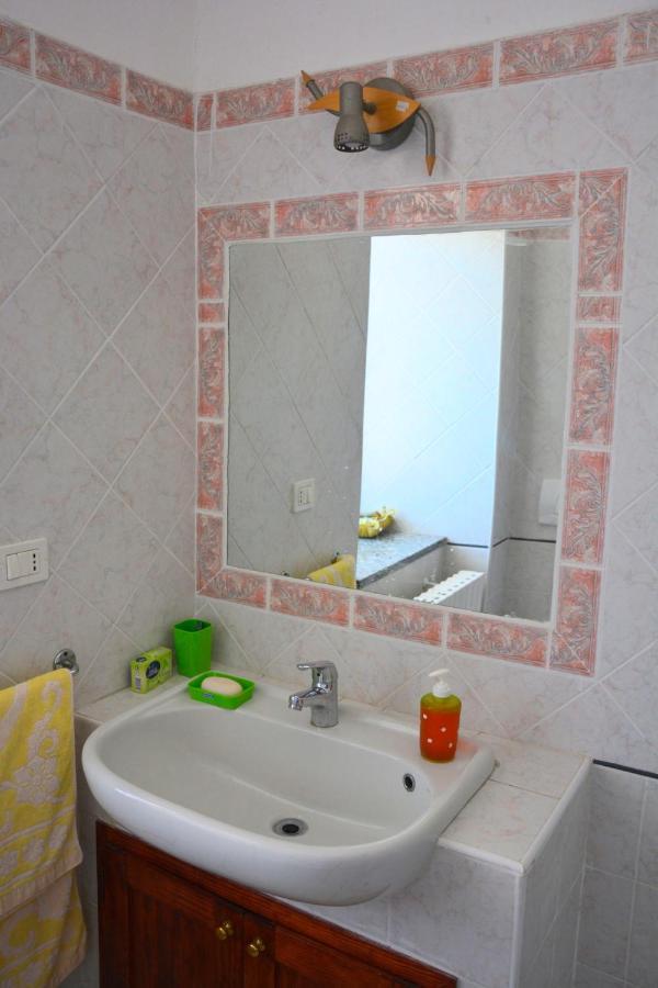 קאסטלמונטה Casa Omnia B&B מראה חיצוני תמונה